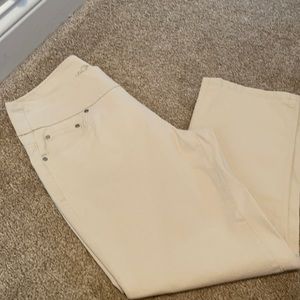 Khaki Jag jeans capris Says six